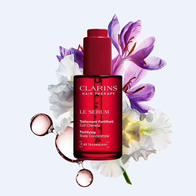 S&eacute;rum para o couro cabeludo Clarins, para longevidade e densidade do cabelo, enriquecido com a&ccedil;afr&atilde;o e extratos de plantas bio para a sa&uacute;de do couro cabeludo.