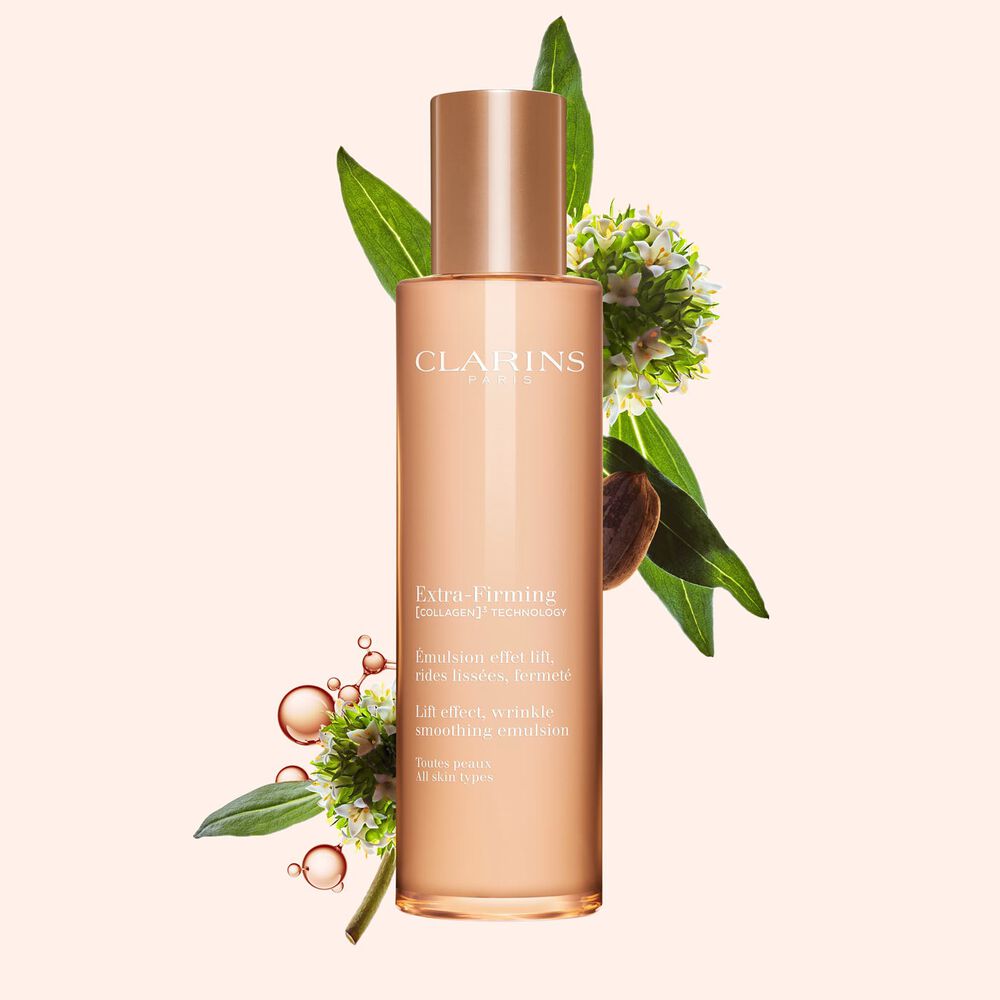 Imagem da embalagem de Clarins Extra-Firming Émulsion fermeté para todos os tipos de pele, com a planta mitracarpus, semente de noz-pecã e molécula de colagénio