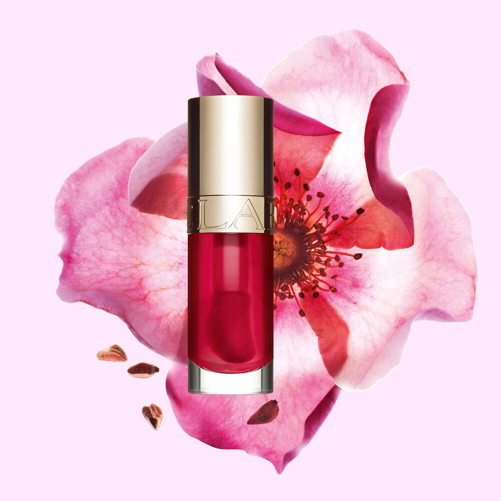 Clarins Lip Comfort Oil combina um cuidado intenso dos l&aacute;bios com um acabamento brilhante para real&ccedil;ar o seu sorriso, como um &oacute;leo rico para os l&aacute;bios com cor.