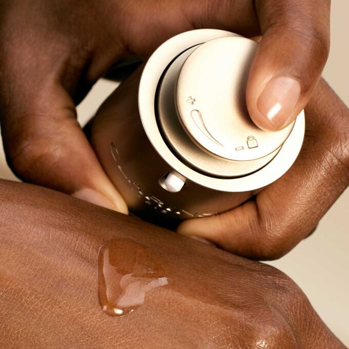 A Clarins promove a sustentabilidade com 64% de ingredientes bio, 23 iniciativas de com&eacute;rcio justo e embalagens totalmente recicl&aacute;veis.