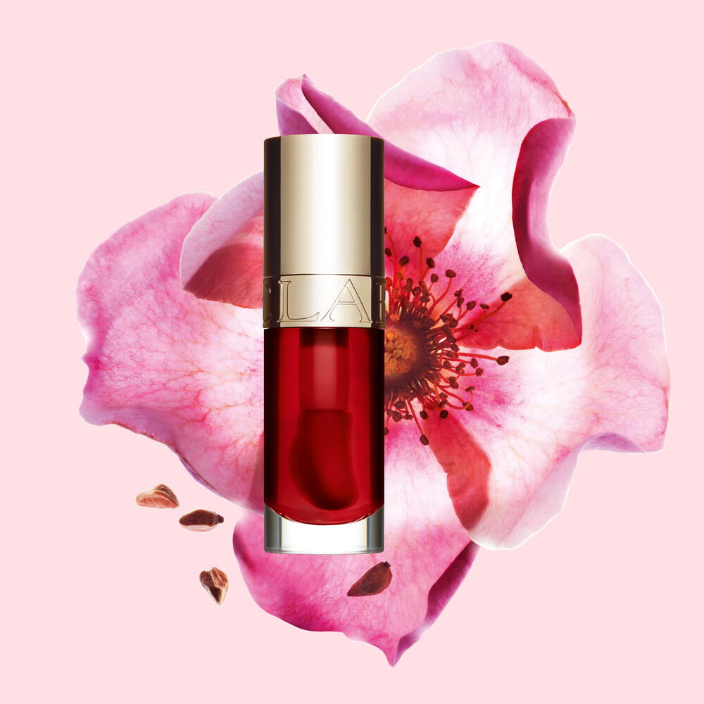Clarins Lip Comfort Oil combina um cuidado intenso dos l&aacute;bios com um acabamento brilhante para real&ccedil;ar o seu sorriso, como um &oacute;leo rico para os l&aacute;bios com cor.