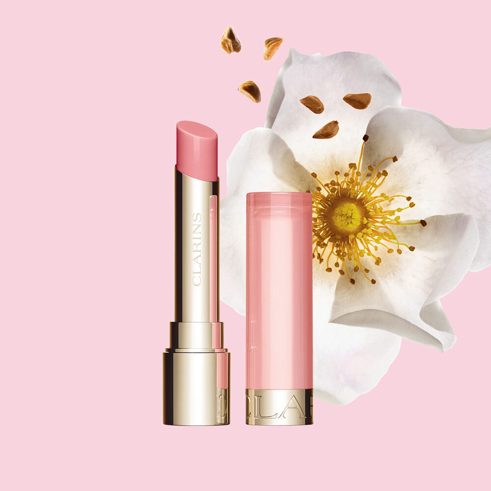 B&aacute;lsamo labial em &oacute;leo nutritivo Clarins que confere um subtil acabamento rosa mel