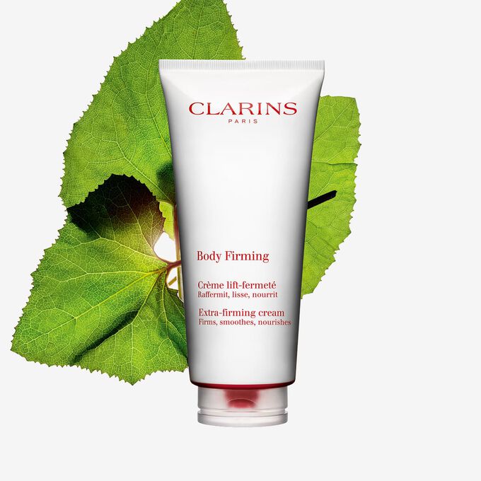 Creme Clarins Body Firming, com extratos de plantas bio, para suavizar e reafirmar visivelmente o corpo, proporcionando uma silhueta remodelada.
