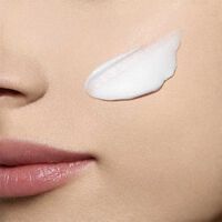 Hydra-Essentiel SPF15 Cr&egrave;me D&eacute;salt&eacute;rante - Peles normais a secas