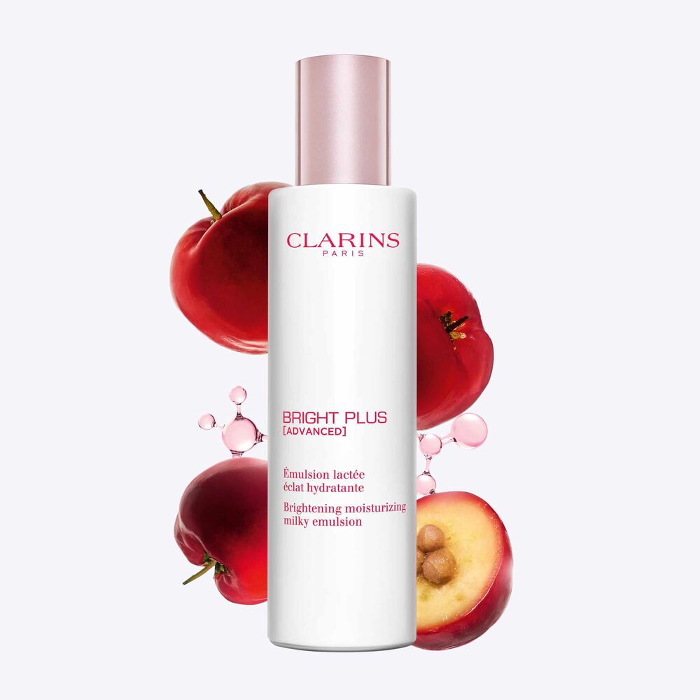Imagem de Clarins Bright Plus Emulsion, mol&eacute;culas de acerola e niacinamida, real&ccedil;ando ingredientes essenciais que iluminam.