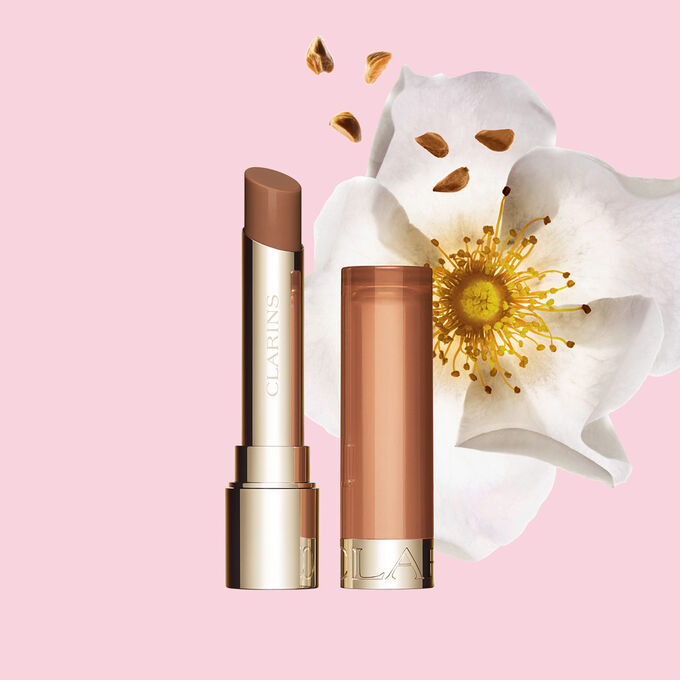B&aacute;lsamo labial em &oacute;leo nutritivo Clarins que confere um subtil acabamento chocolate