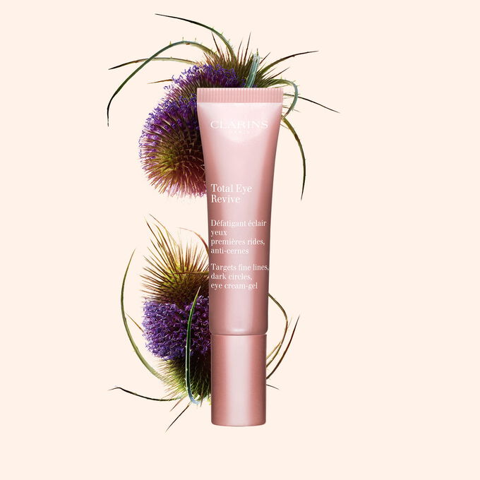 Creme para o contorno dos olhos com cafe&iacute;na de origem vegetal Clarins, concebido para combater as olheiras, reduzir os papos e suavizar o contorno dos olhos.