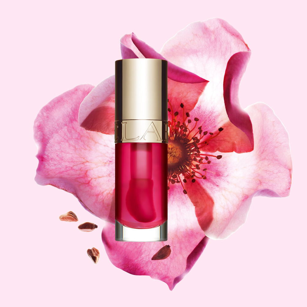Clarins Lip Comfort Oil combina um cuidado intenso dos l&aacute;bios com um acabamento brilhante para real&ccedil;ar o seu sorriso, como um &oacute;leo rico para os l&aacute;bios com cor.