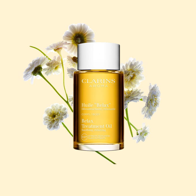 Clarins Huile "Relax" para o corpo, com extratos de plantas 100% puros, para aliviar o stress e promover uma sensa&ccedil;&atilde;o de bem-estar.