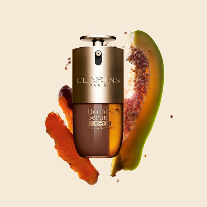 Imagem da Clarins Double Serum Foundation dispon&iacute;vel para todas as tonalidades de pele, com ingredientes principais como a curcuma e papa&iacute;na