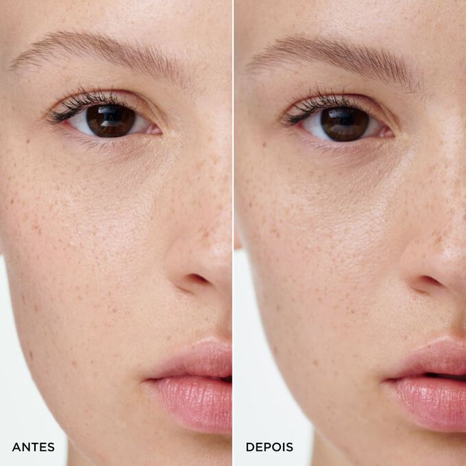 Antes e depois das sobrancelhas de uma mulher utilizando Clarins Light Brown Brow Gel, apresentando como resultado sobrancelhas mais preenchidas, definidas e naturais.