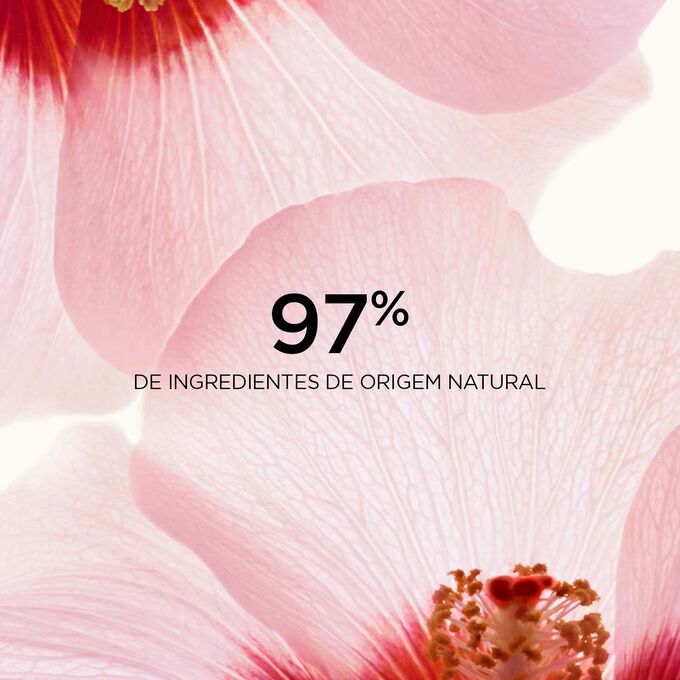 Grande plano de duas flores de hibisco para destacar que 97% dos ingredientes do Sérum Corps Peau Neuve são de origem natural.
