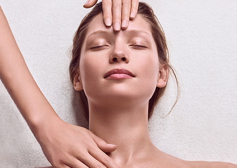 Mulher a receber tratamento Skin Spa